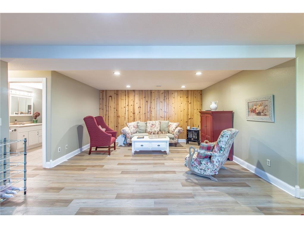 12480 212th Avenue NE New London MN 56273 7105626 image96