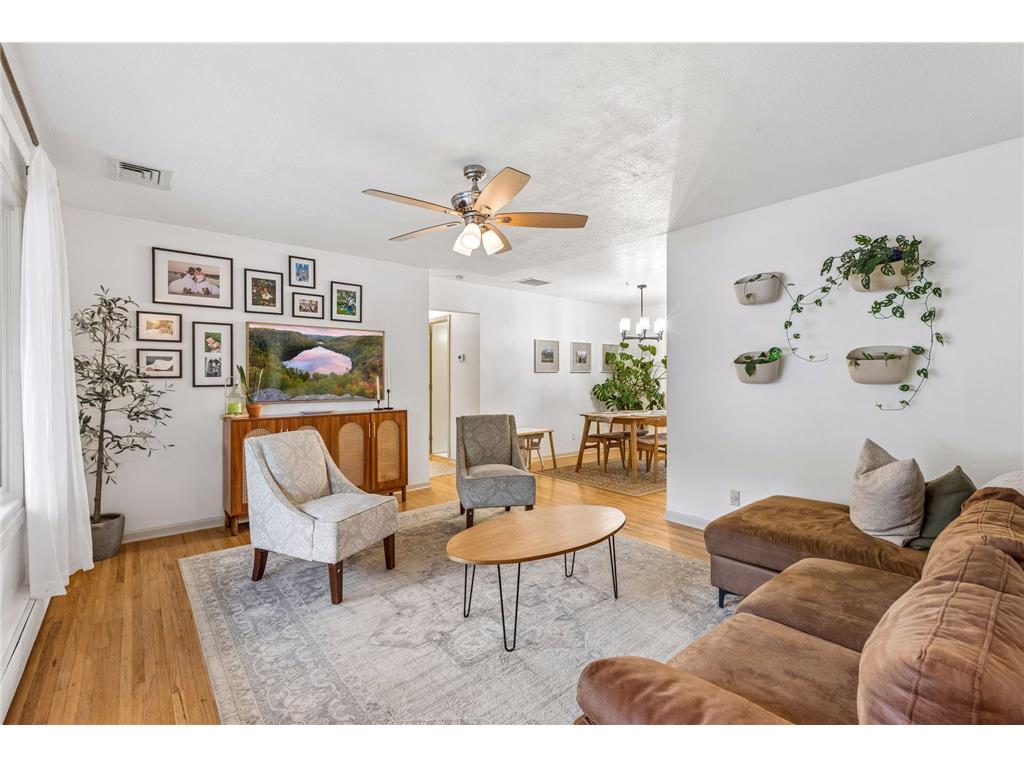 1249 Pinewood Court Woodbury MN 55125 7044237 image2