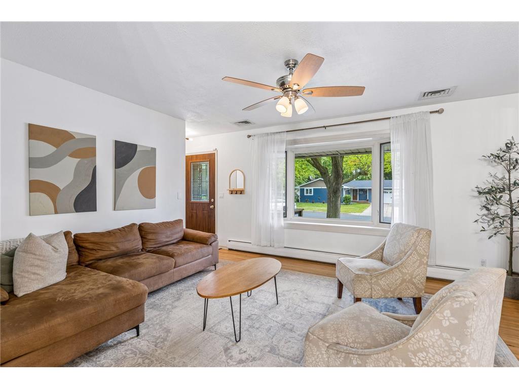 1249 Pinewood Court Woodbury MN 55125 7044237 image3