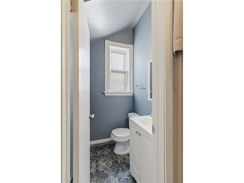 125 E 2nd Street Blue Earth MN 56013 7051481 image22