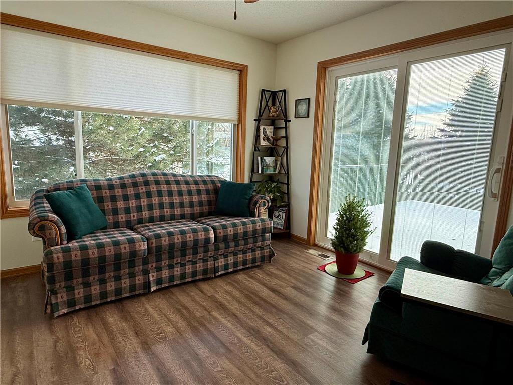 125 Meadow Lane New London MN 56273 7000737 image16