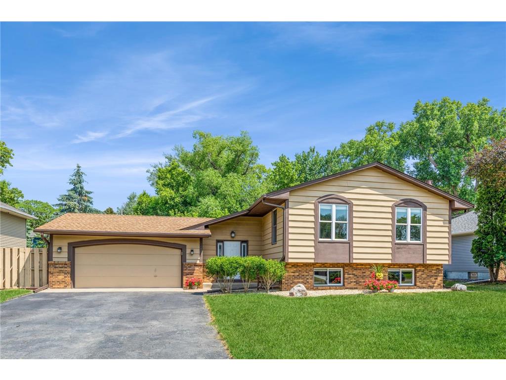 1251 Burke Avenue W Roseville MN 55113 6389966 image1