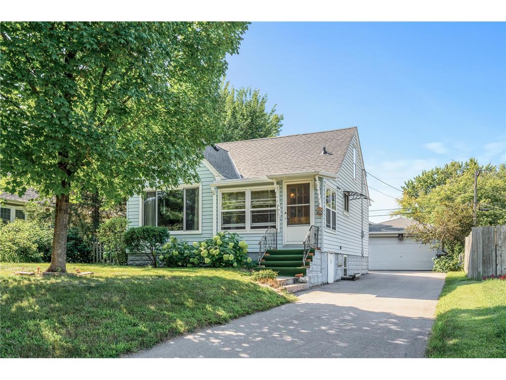 1252 County Road B E Maplewood MN 55109 6562383 image1