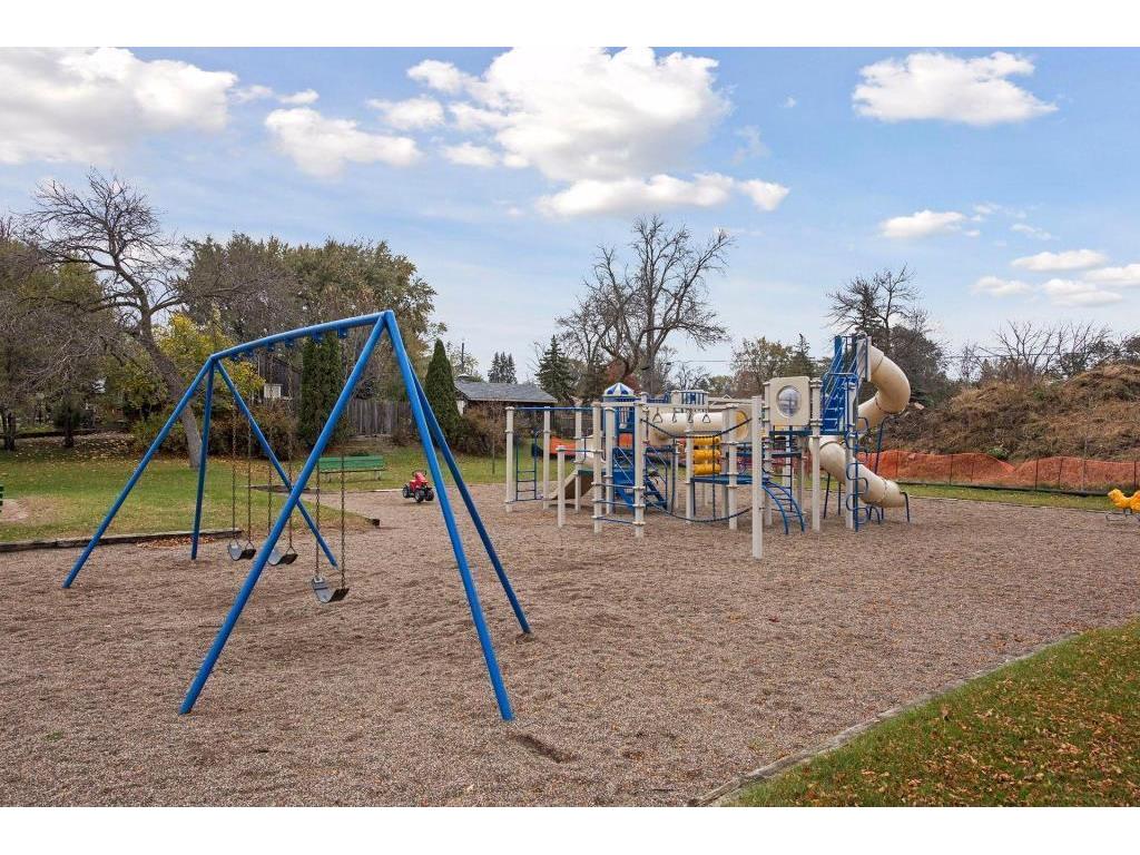 1252 Trailwood S Hopkins MN 55343 6763043 image23