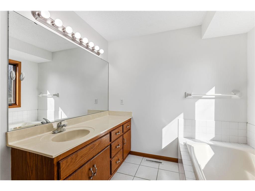 12525 Pinehurst Drive Burnsville MN 55337 7025476 image23