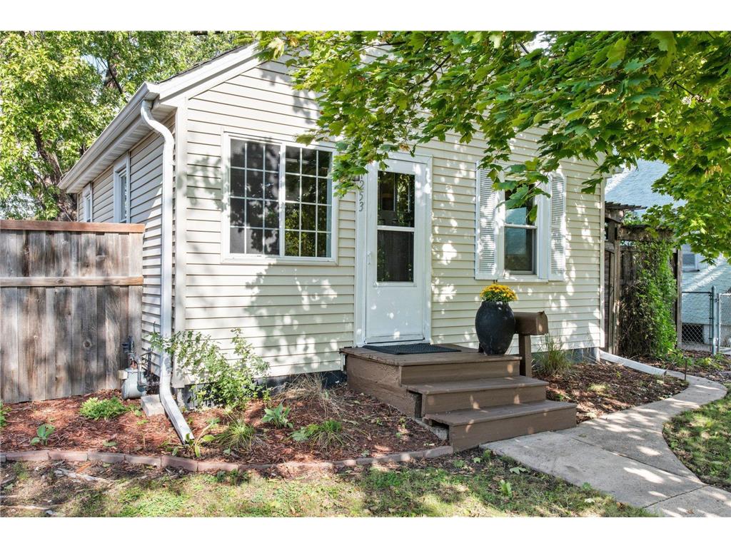 1253 Cook Avenue E Saint Paul MN 55106 6449758 image1