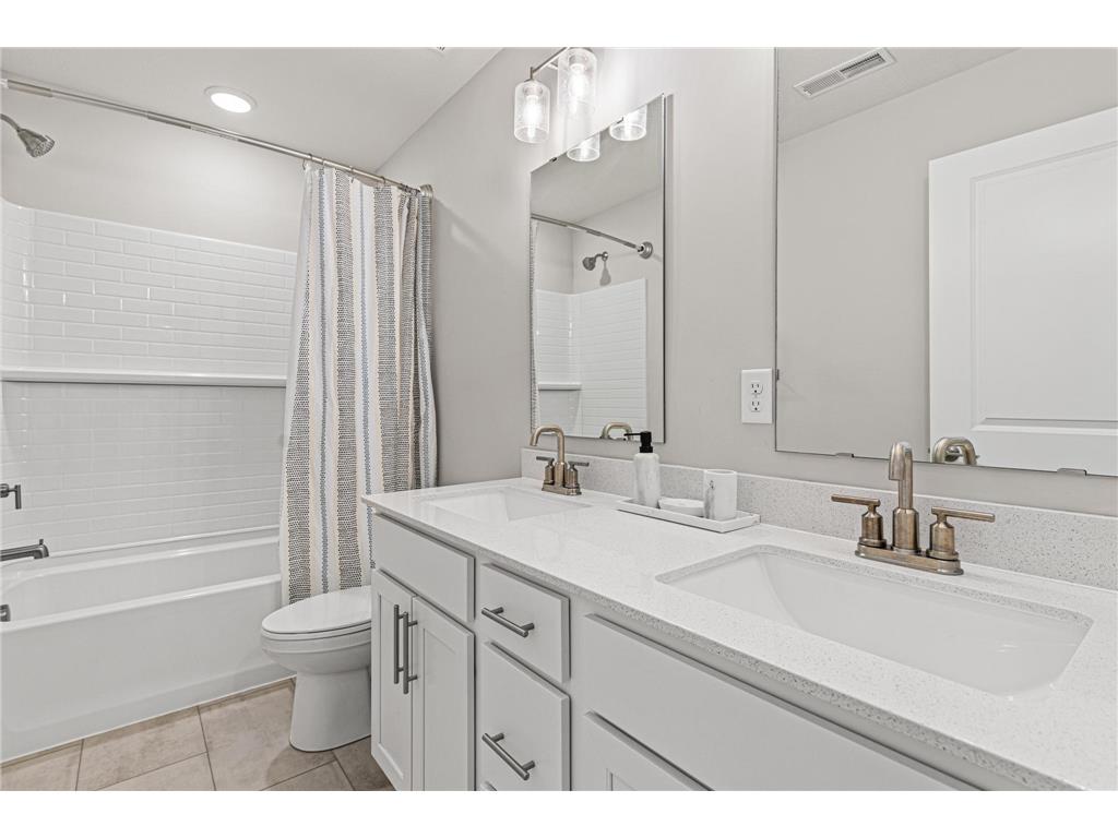 12585 Marmon Street NE Blaine MN 55449 7037967 image27