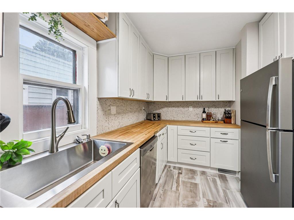 1259 Hewitt Avenue Saint Paul MN 55104 7042817 image11