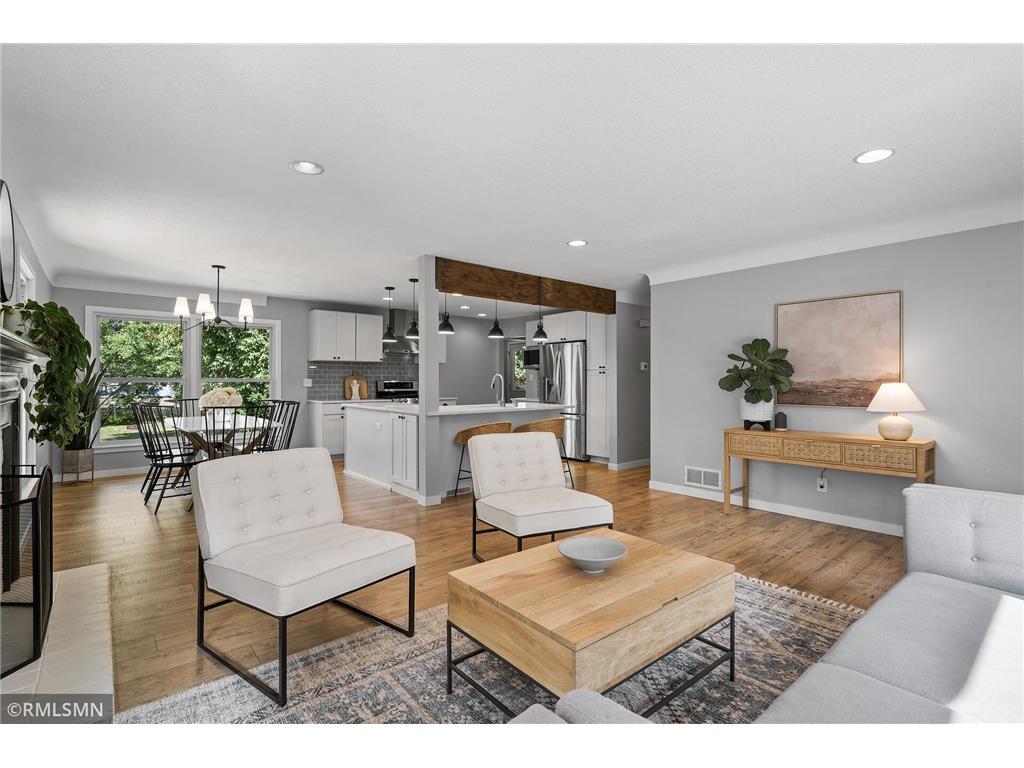 1260 Hallam Avenue N Mahtomedi MN 55115 6400057 image1