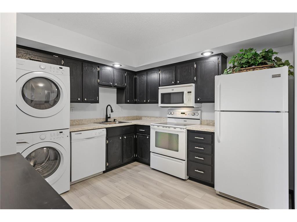 12600 Parkwood Drive #210 Burnsville MN 55337 6498963 image1