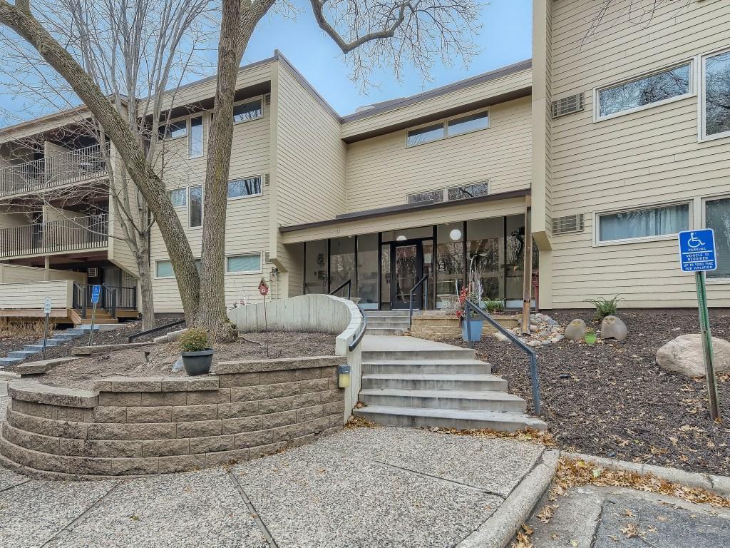 12600 Parkwood Drive 214, Burnsville, MN 55337 MLS 6301130 Edina