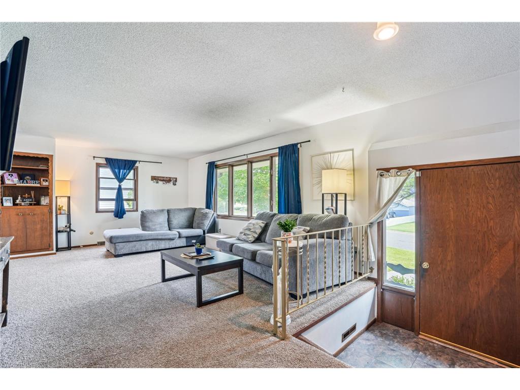 1261 Lealand Road E Maplewood MN 55109 6733786 image1