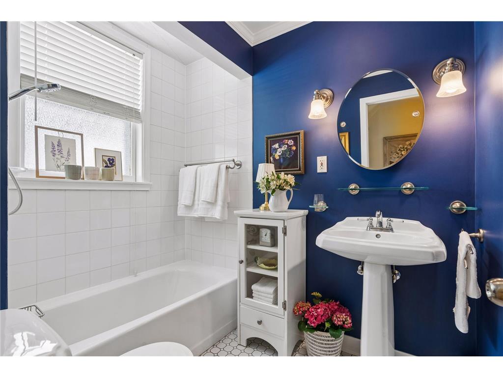 1263 Como Boulevard W Saint Paul MN 55103 - Como Lake 7048968 image25
