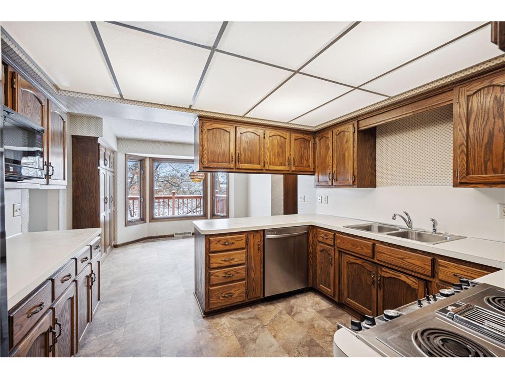 1267 Nursery Hill Lane Arden Hills MN 55112 - Karth 7014690 image15