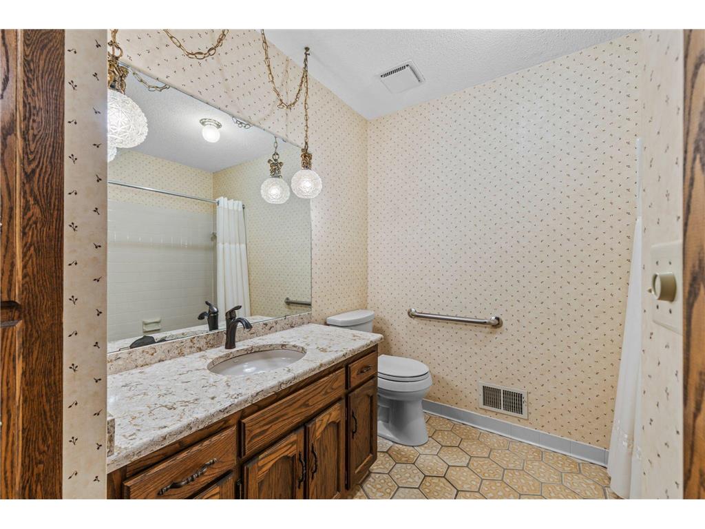 1267 Nursery Hill Lane Arden Hills MN 55112 - Karth 7014690 image19