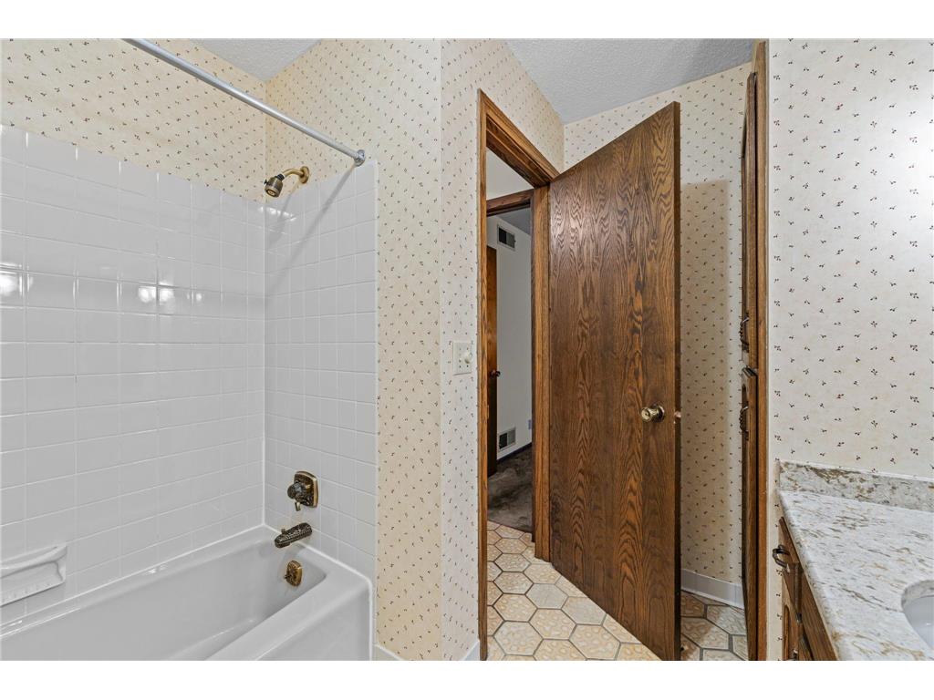 1267 Nursery Hill Lane Arden Hills MN 55112 - Karth 7014690 image20