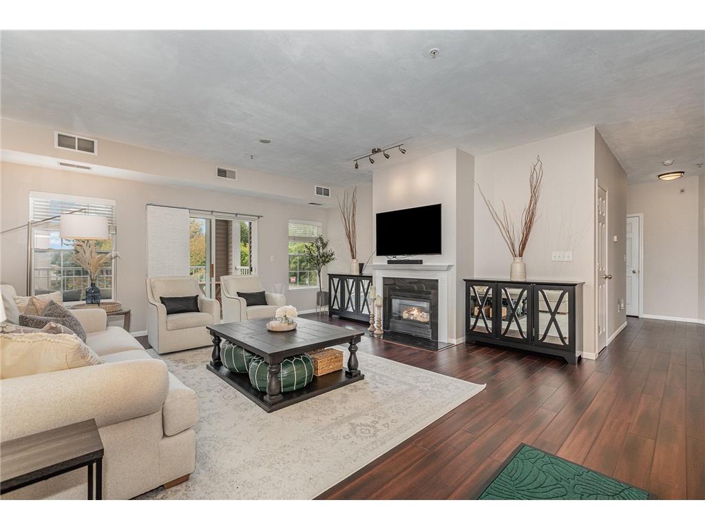 12693 Collegeview Drive #201 Eden Prairie MN 55347 6429301 image1