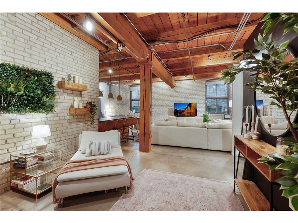 127 5th Street NE #G04 Minneapolis MN 55413 7041942 image1