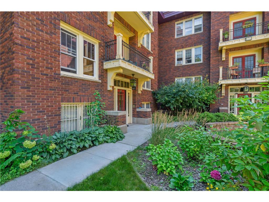 127 Lexington Parkway S #2 Saint Paul MN 55105 6585524 image1