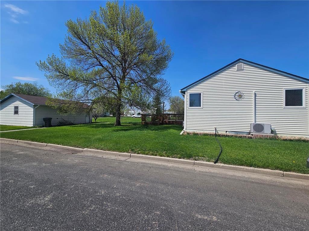 127 S State Street Warren MN 56762 7079081 image22