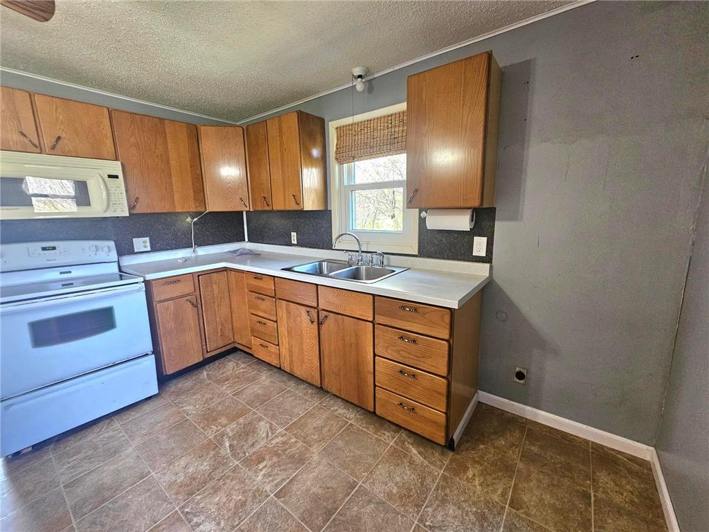 127 S State Street Warren MN 56762 7079081 image8