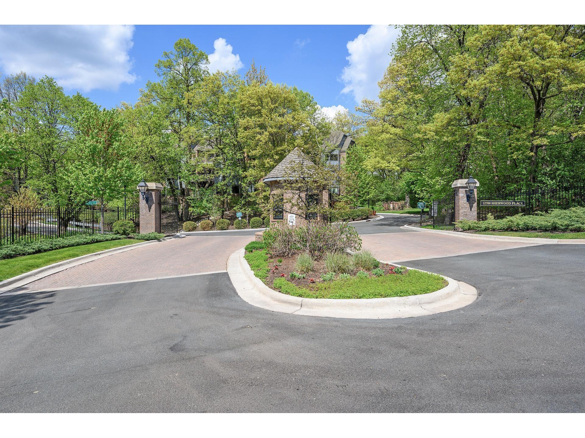 12700 Sherwood Place 302, MN 55305 MLS 5758989 Edina