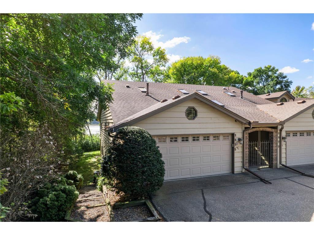 1275 Black Oaks Court N Plymouth MN 55447 - Gleason Lake 6755030 image1