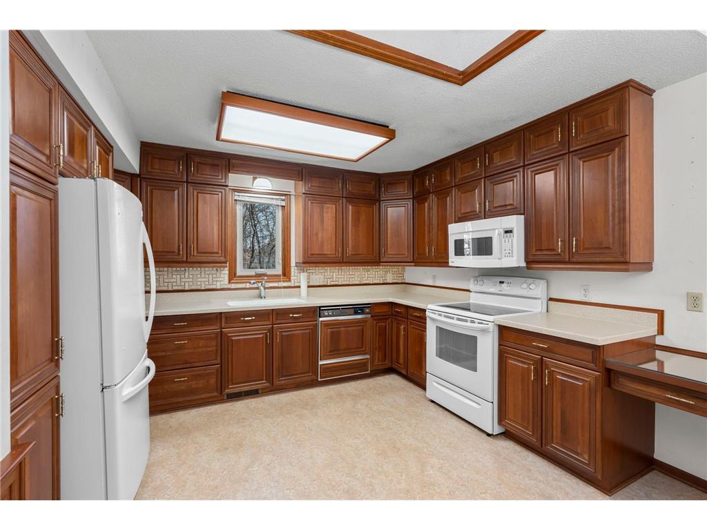 1275 Black Oaks Court N Plymouth MN 55447 - Gleason Lake 6755030 image15