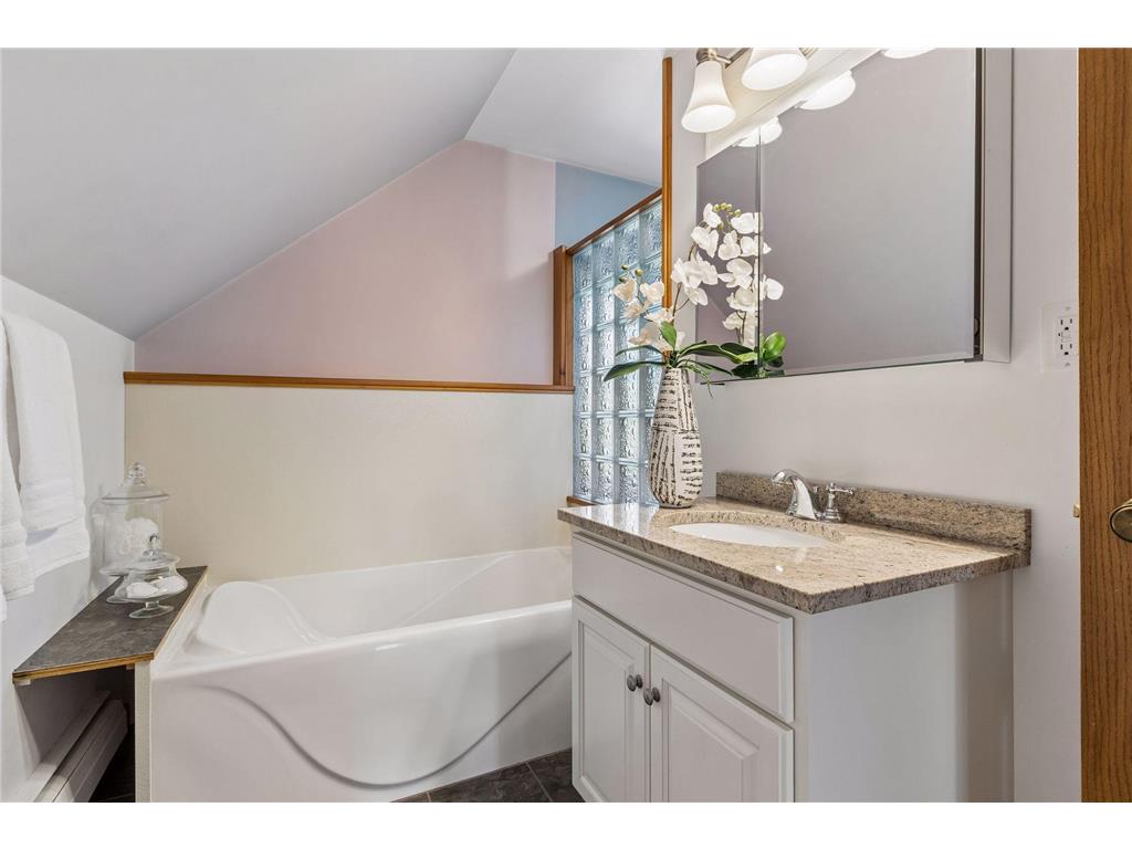 1275 Minnehaha Avenue W Saint Paul MN 55104 7089119 image23