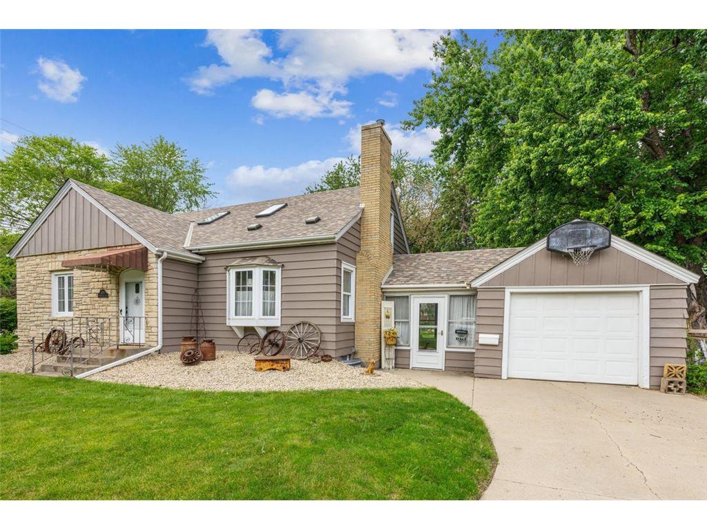 1275 Roselawn Avenue W Roseville MN 55113 6701256 image1