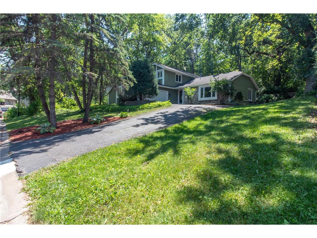 1276 Dunberry Lane, Eagan, MN 55123 MLS 6261157 Edina Realty