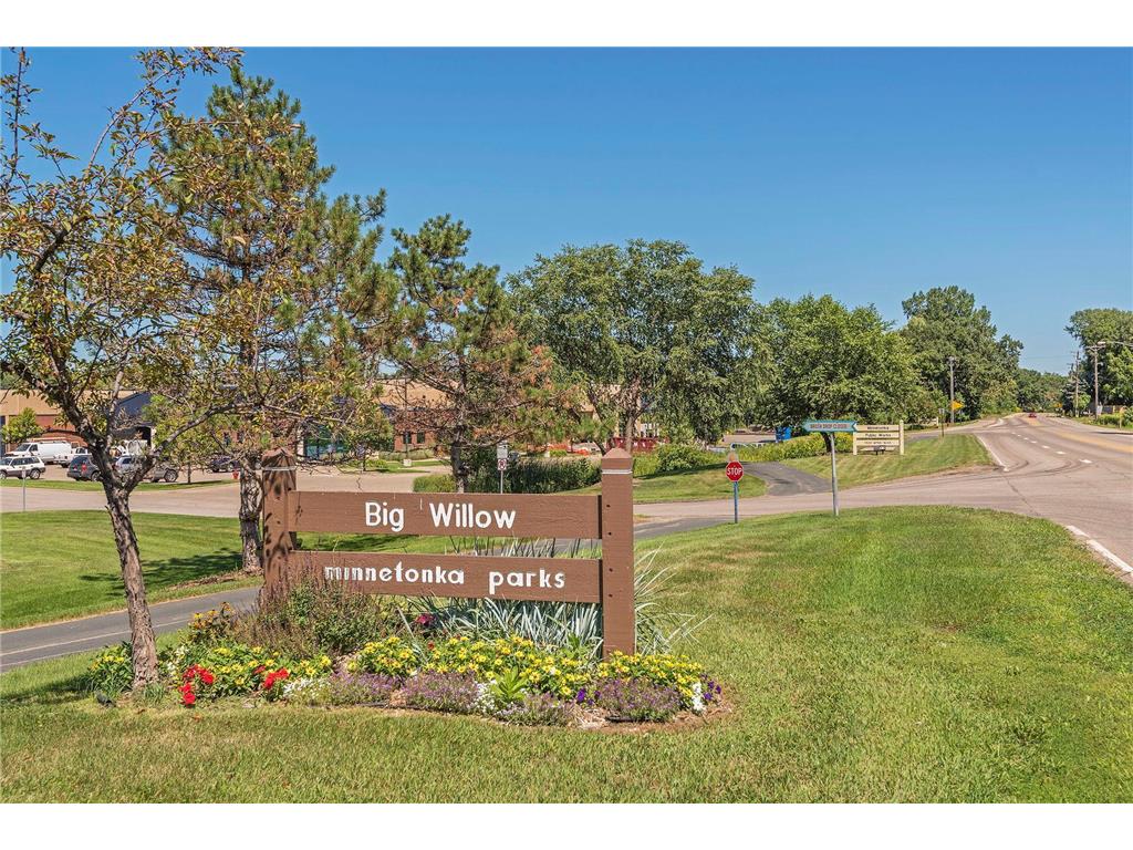 12761 Burwell Drive Minnetonka MN 55305 - Minnehaha Creek 6819094 image13