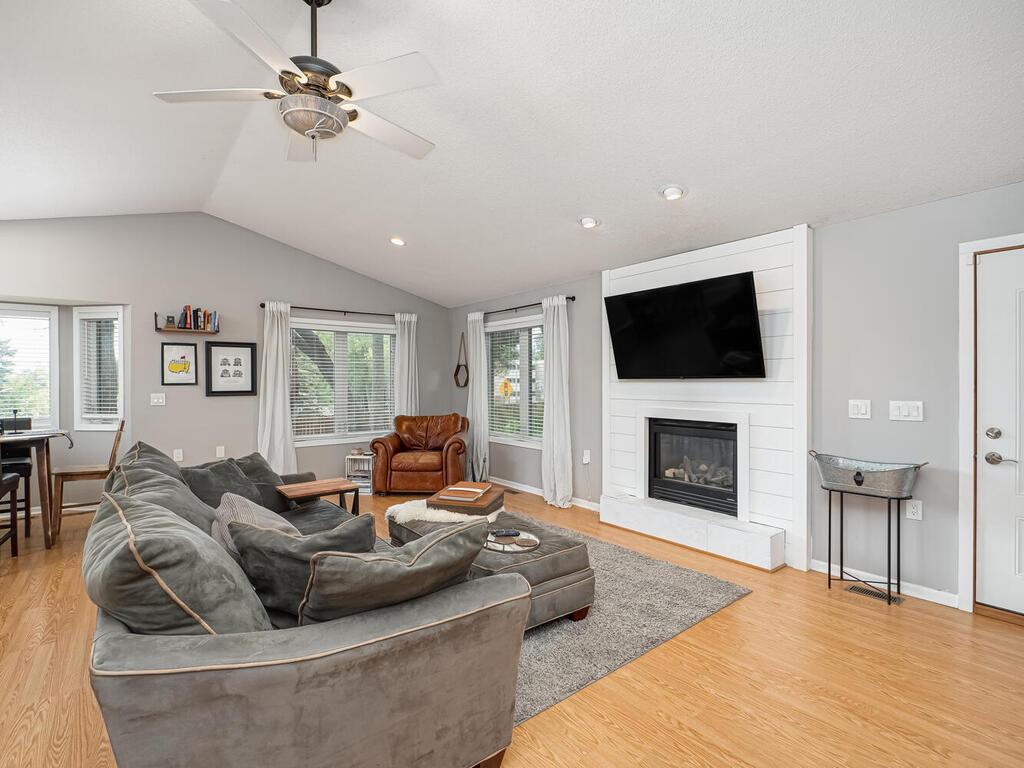 1278 Valleyview Road N Chaska MN 55318 6606217 image1