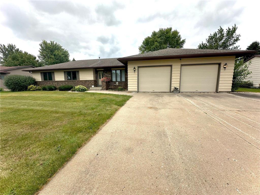 1279 Maplewood Drive Worthington MN 56187 6589901 image1