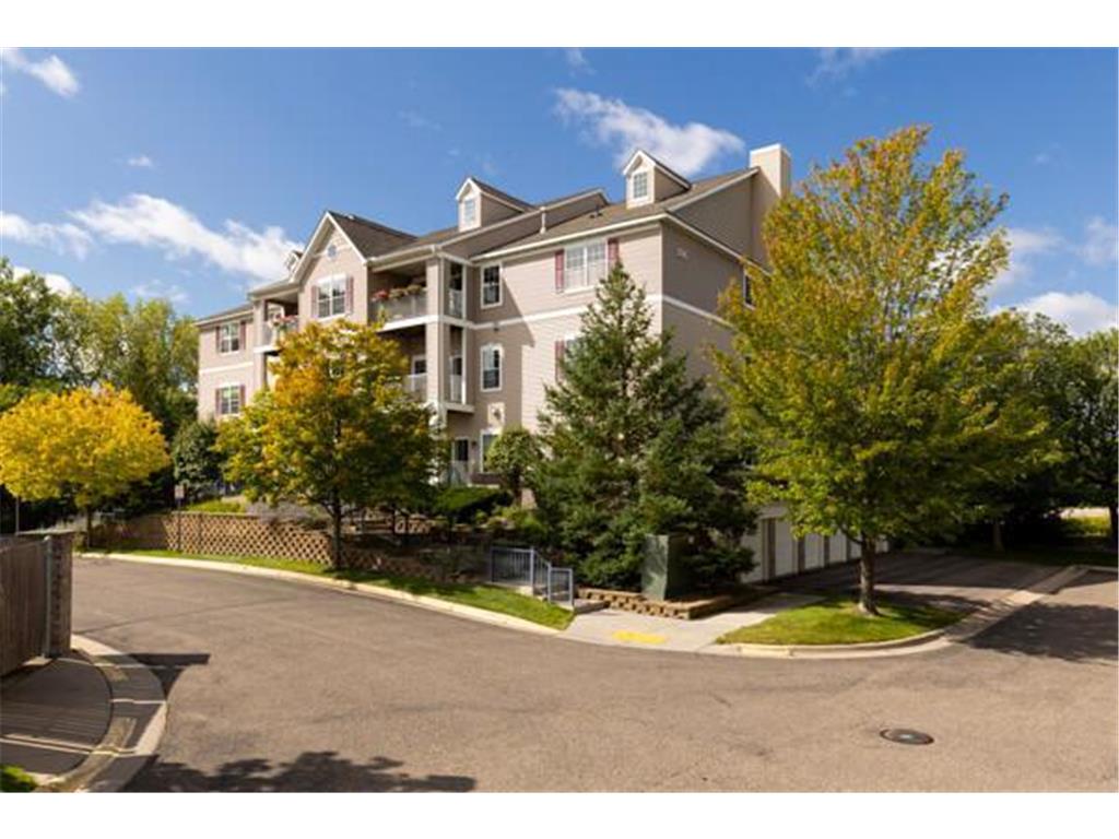 12795 Collegeview Drive #203 Eden Prairie MN 55347 7045153 image1