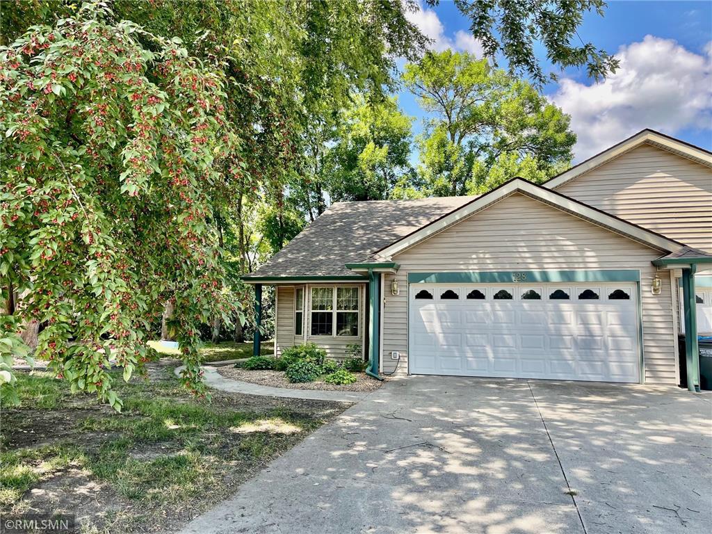 128 Morningside Drive NE, Hutchinson, MN, 55350 MLS 6411098 Edina