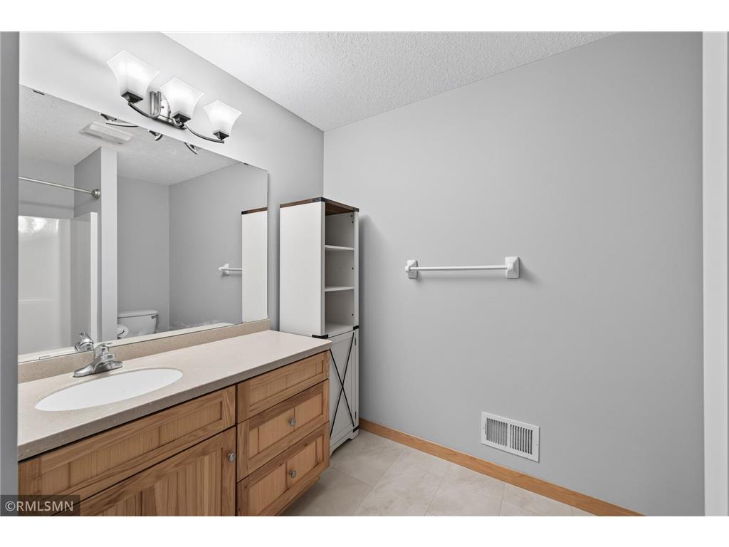 1281 County Road D Circle E Vadnais Heights MN 55109 7093203 image17
