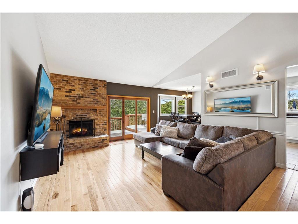 12810 Essex Way Apple Valley MN 55124 6592018 image1