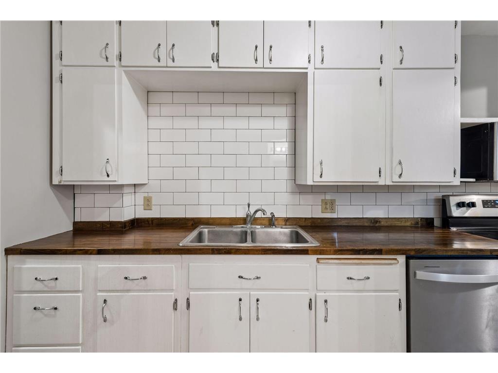 1282 Hewitt Ave Saint Paul MN 55104 7077042 image13