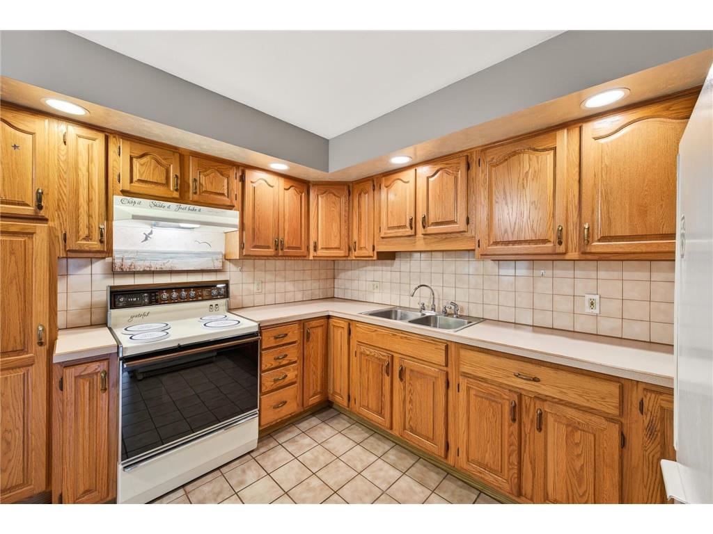 1283 Burke Avenue E Maplewood MN 55109 7060487 image10