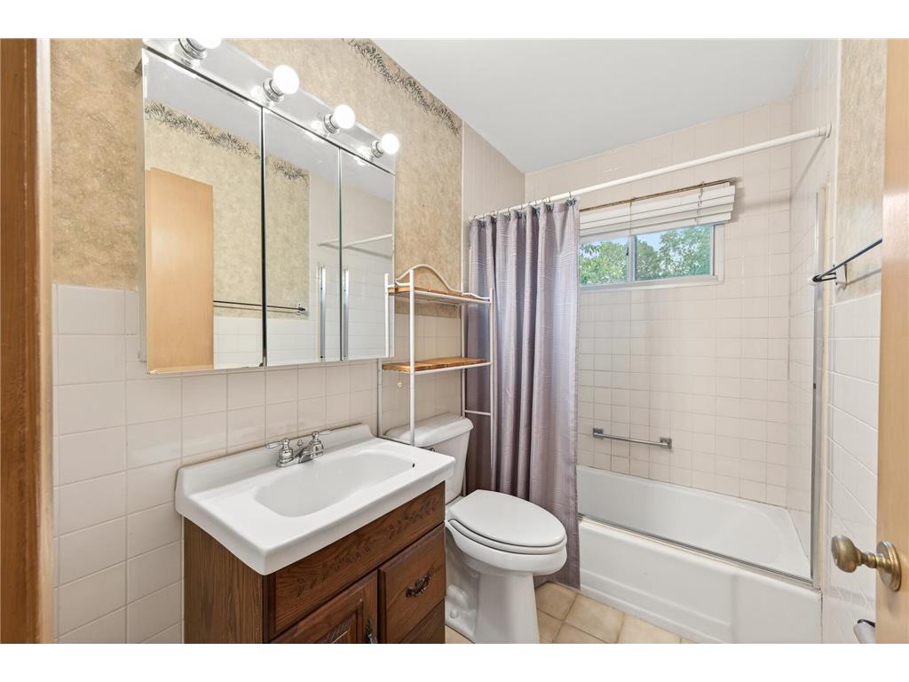 1283 Burke Avenue E Maplewood MN 55109 7060487 image18