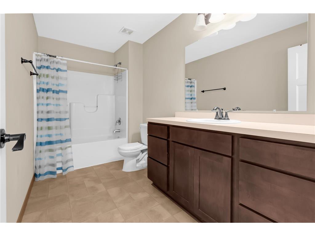 1283 County Road D Circle E #B Vadnais Heights MN 55109 7075314 image19