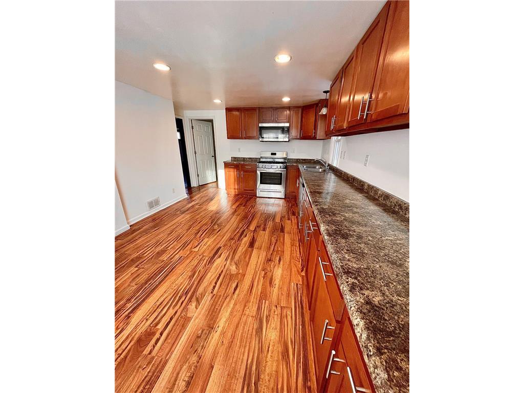 1283 Rice Street Saint Paul MN 55117 7036258 image2