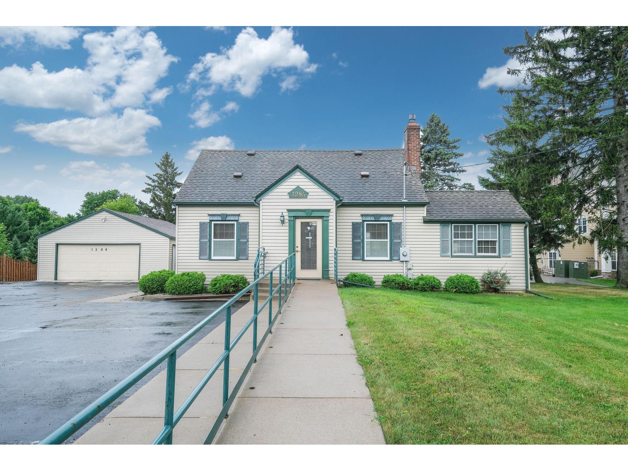 1284 County Road E E, Vadnais Heights, MN 55110 MLS 5642873 Edina