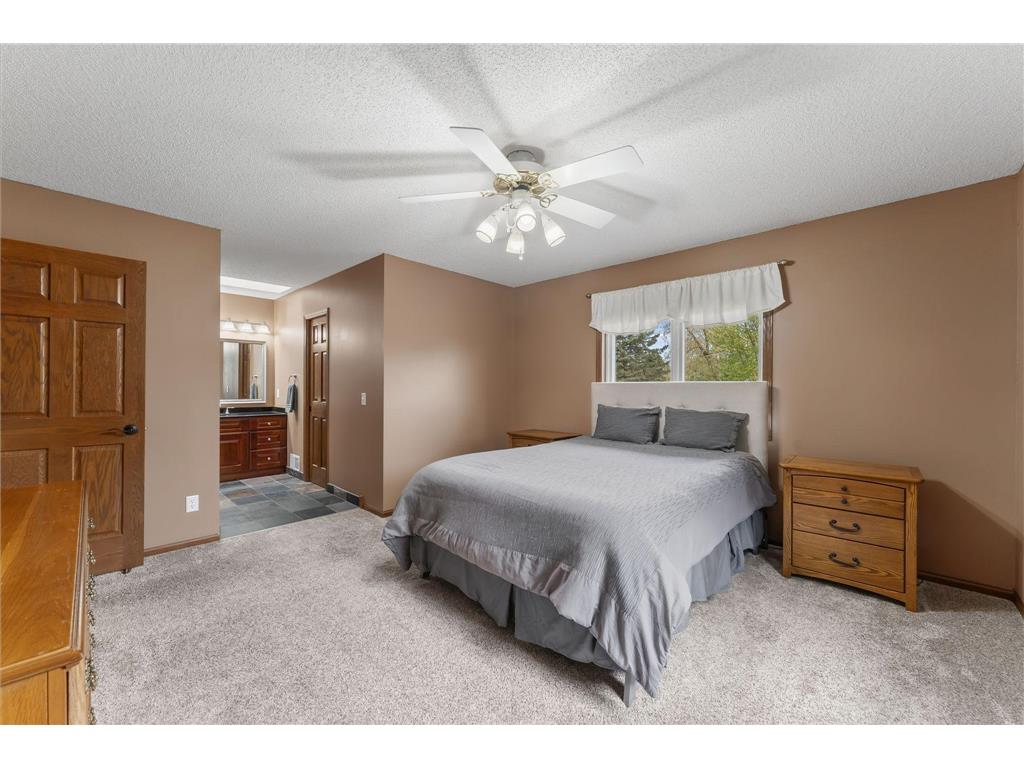 12870 Essex Way Apple Valley MN 55124 7006565 image32