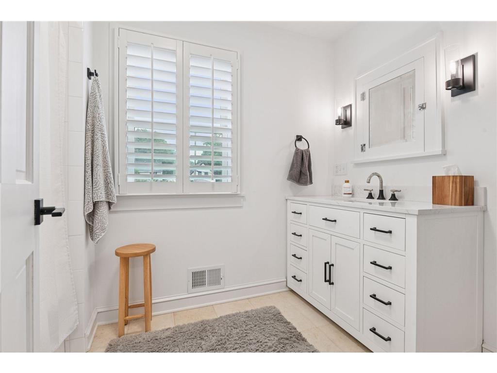 129 Chicago Avenue N Wayzata MN 55391 7062747 image23