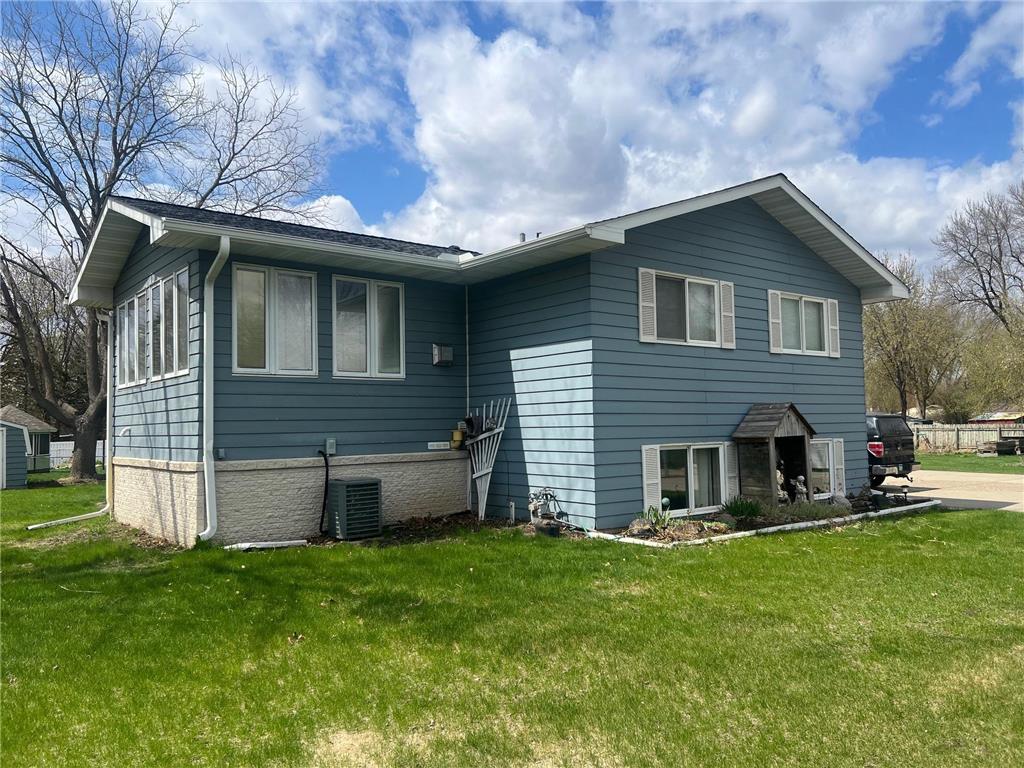 129 Nelson Street E Litchfield MN 55355 7065261 image4
