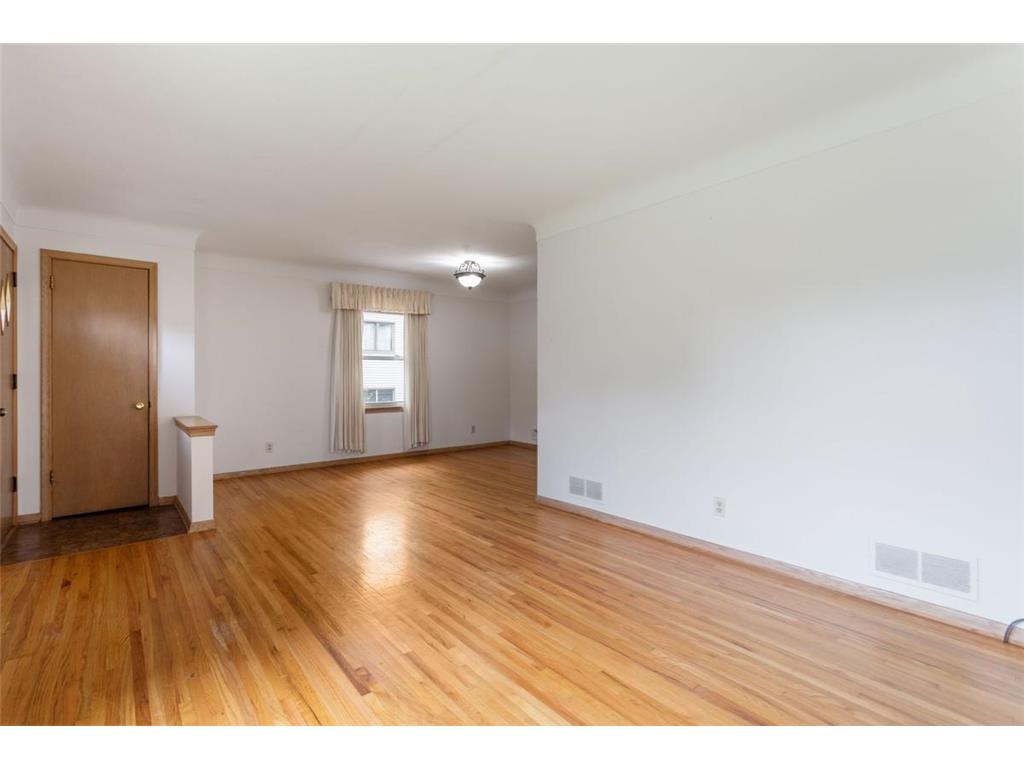 1292 County Road B W Roseville MN 55113 7082263 image10