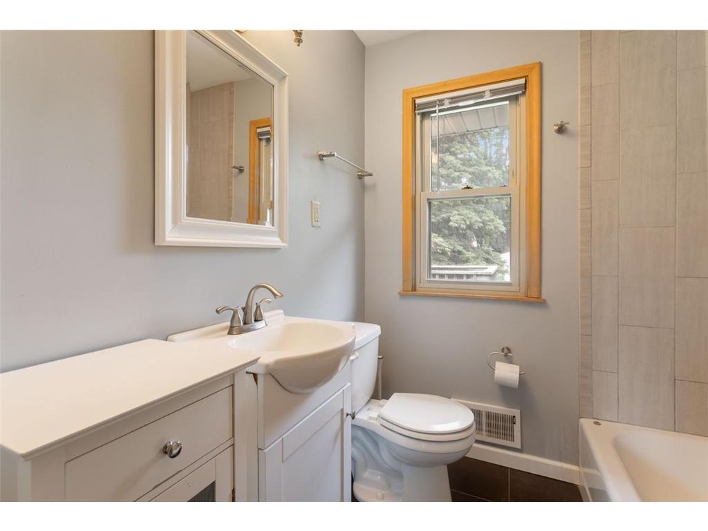 1292 County Road B W Roseville MN 55113 7082263 image12