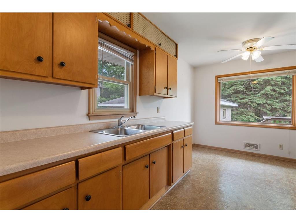 1292 County Road B W Roseville MN 55113 7082263 image17